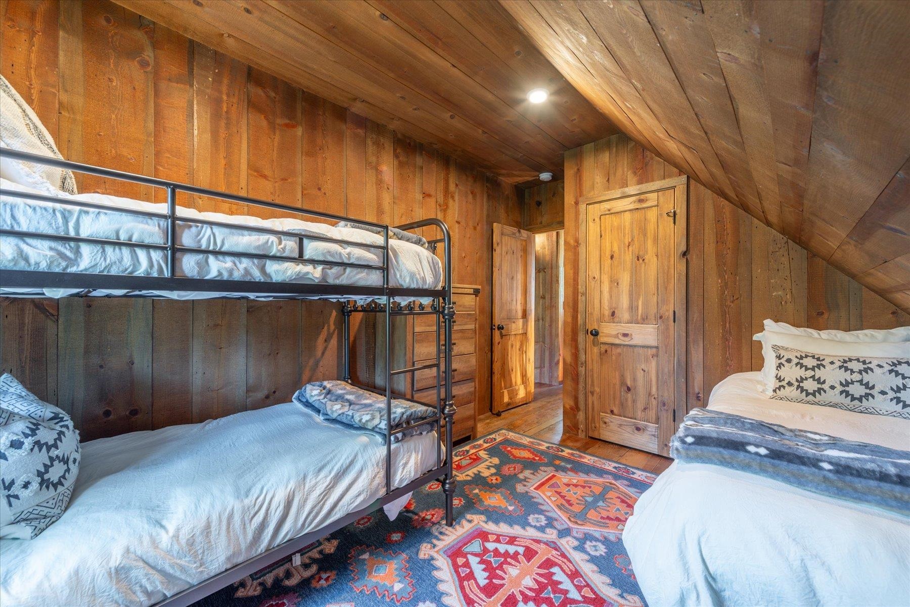4015 Amanda Lane