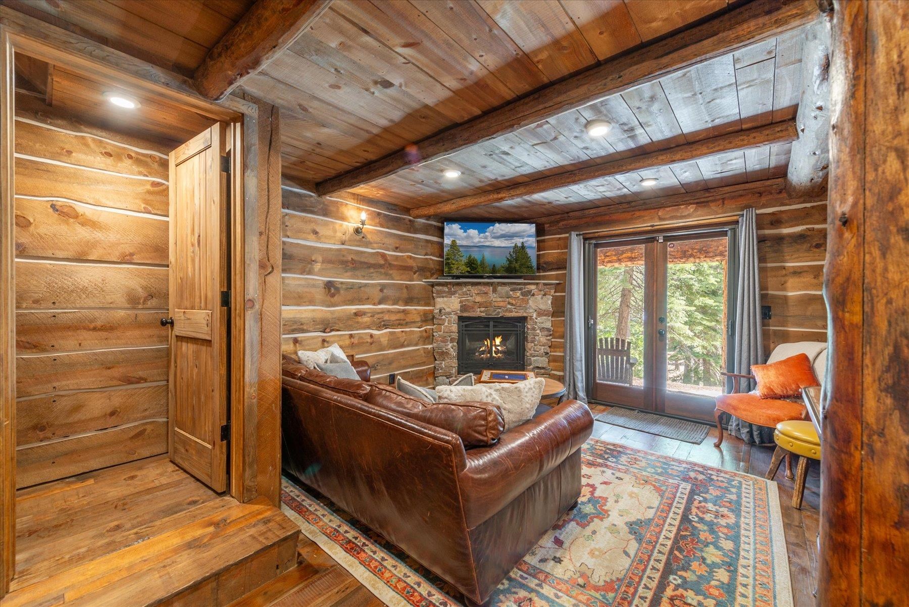4015 Amanda Lane