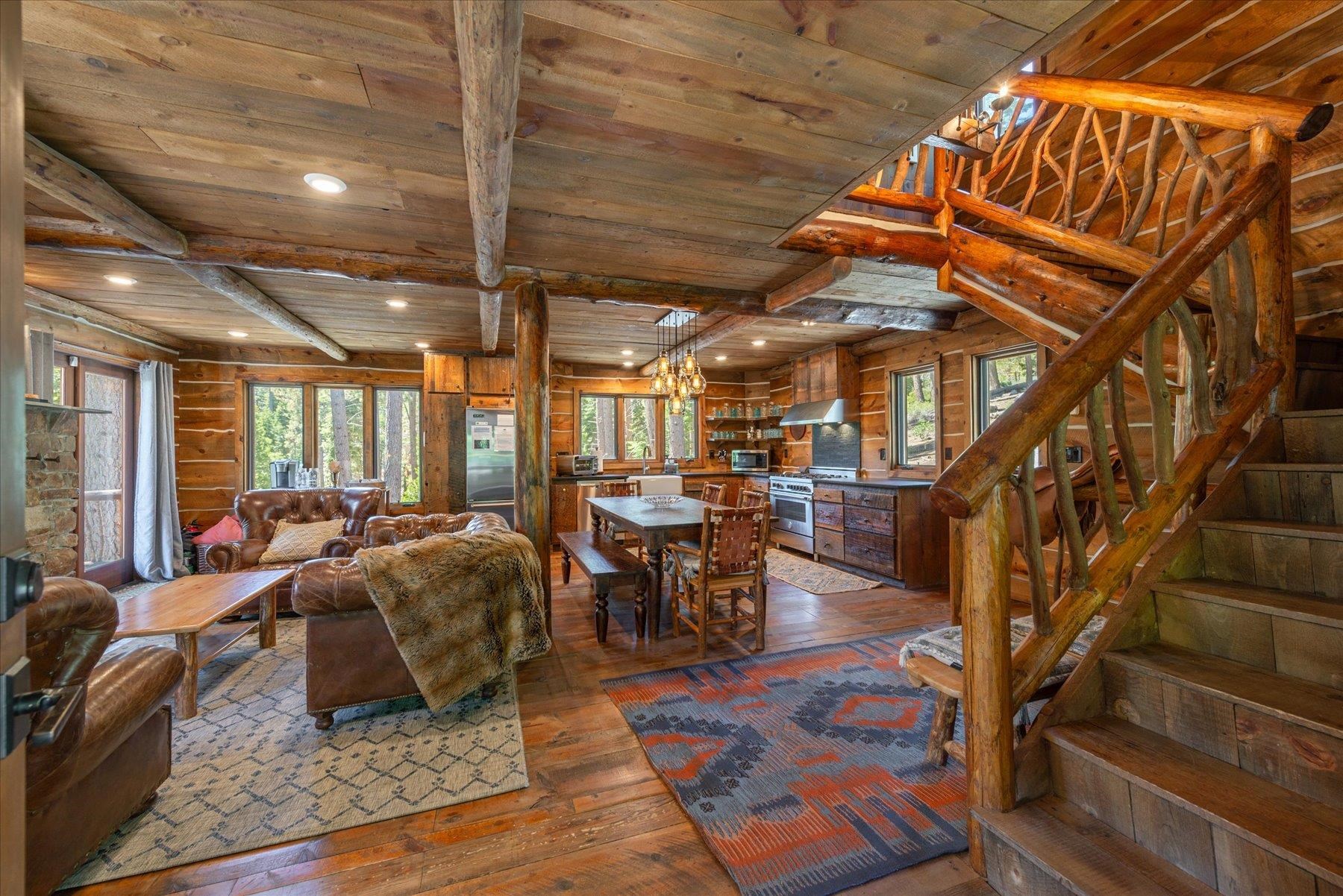 4015 Amanda Lane
