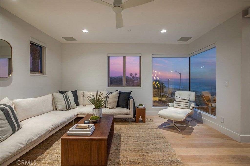 2702 The Strand