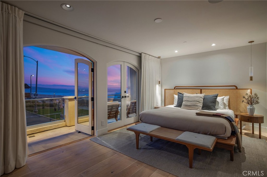 2702 The Strand