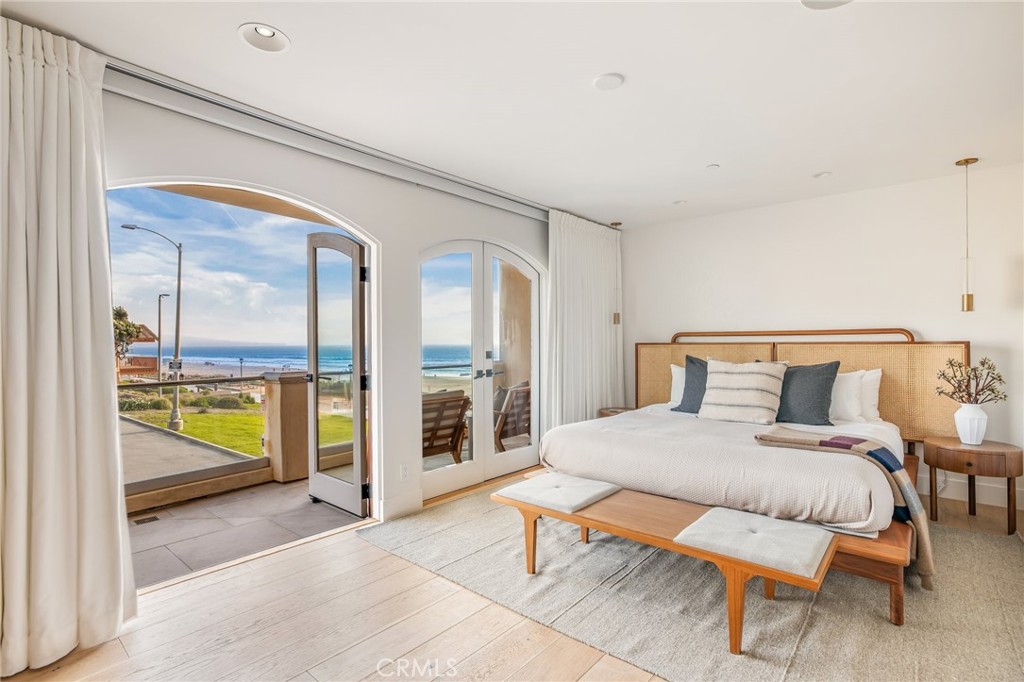 2702 The Strand