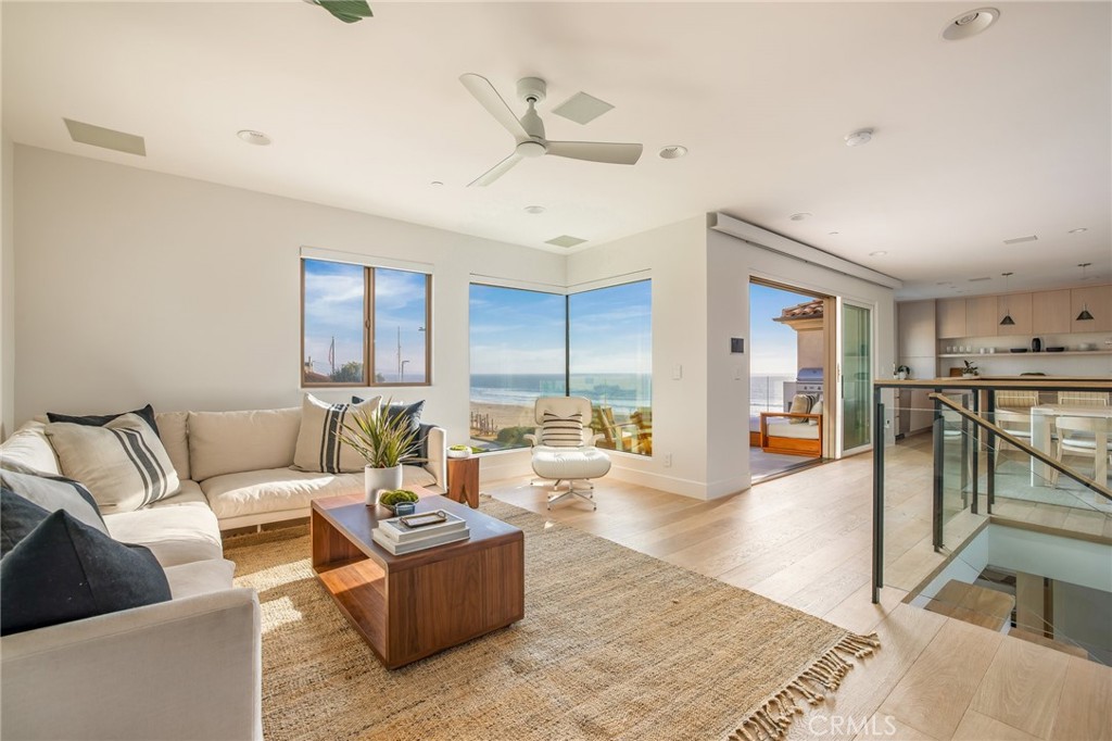 2702 The Strand