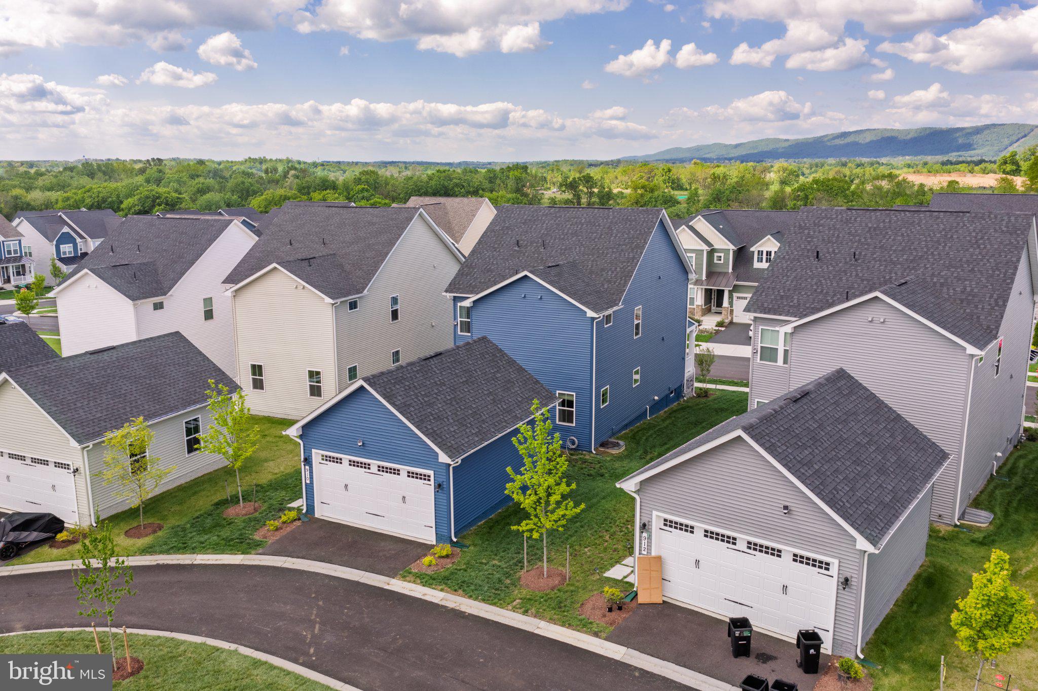 910 CLARENDON FARM LANE