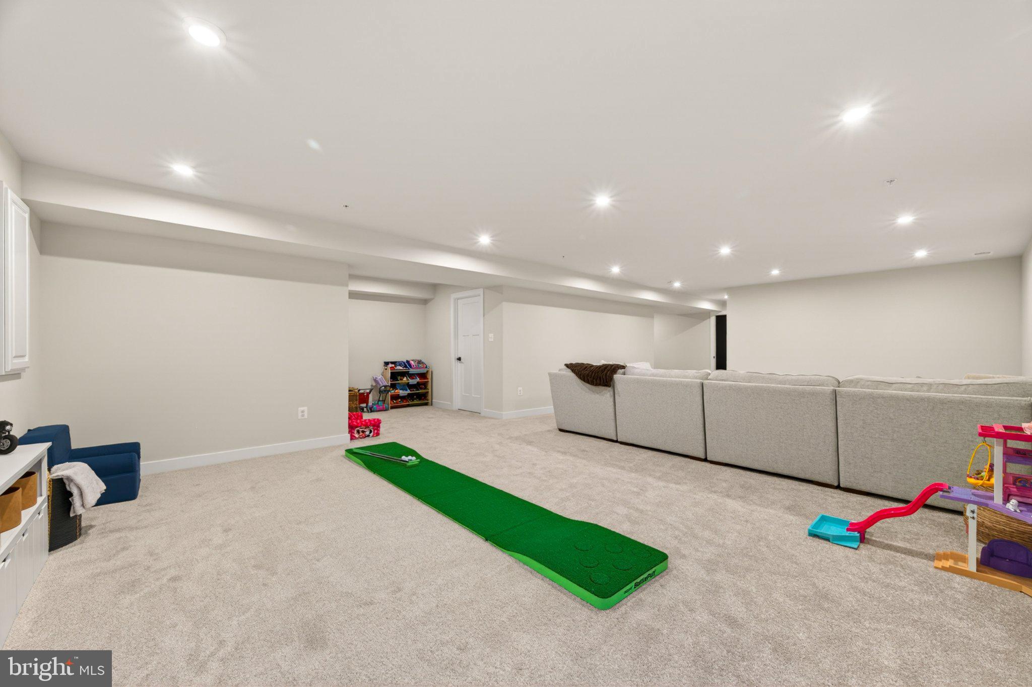 910 CLARENDON FARM LANE