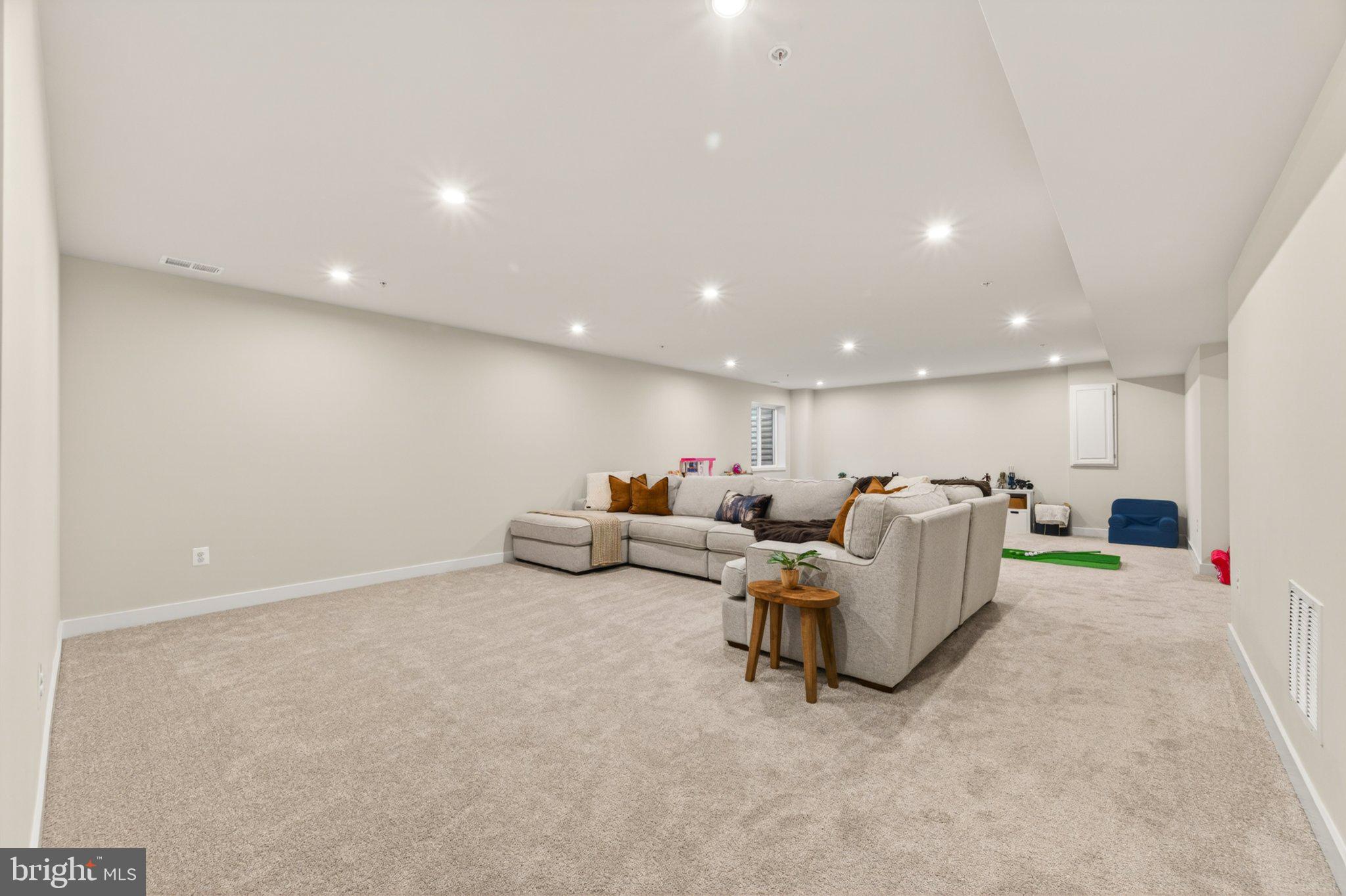 910 CLARENDON FARM LANE