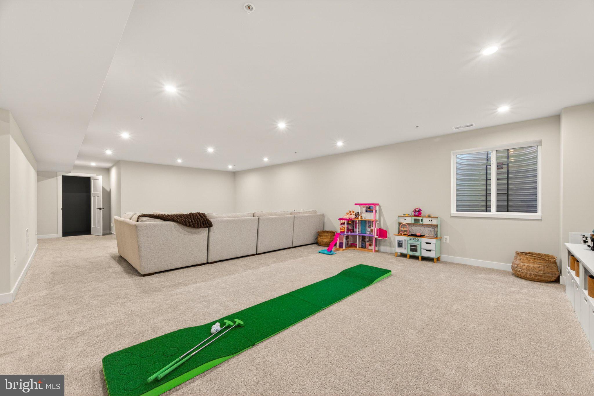 910 CLARENDON FARM LANE