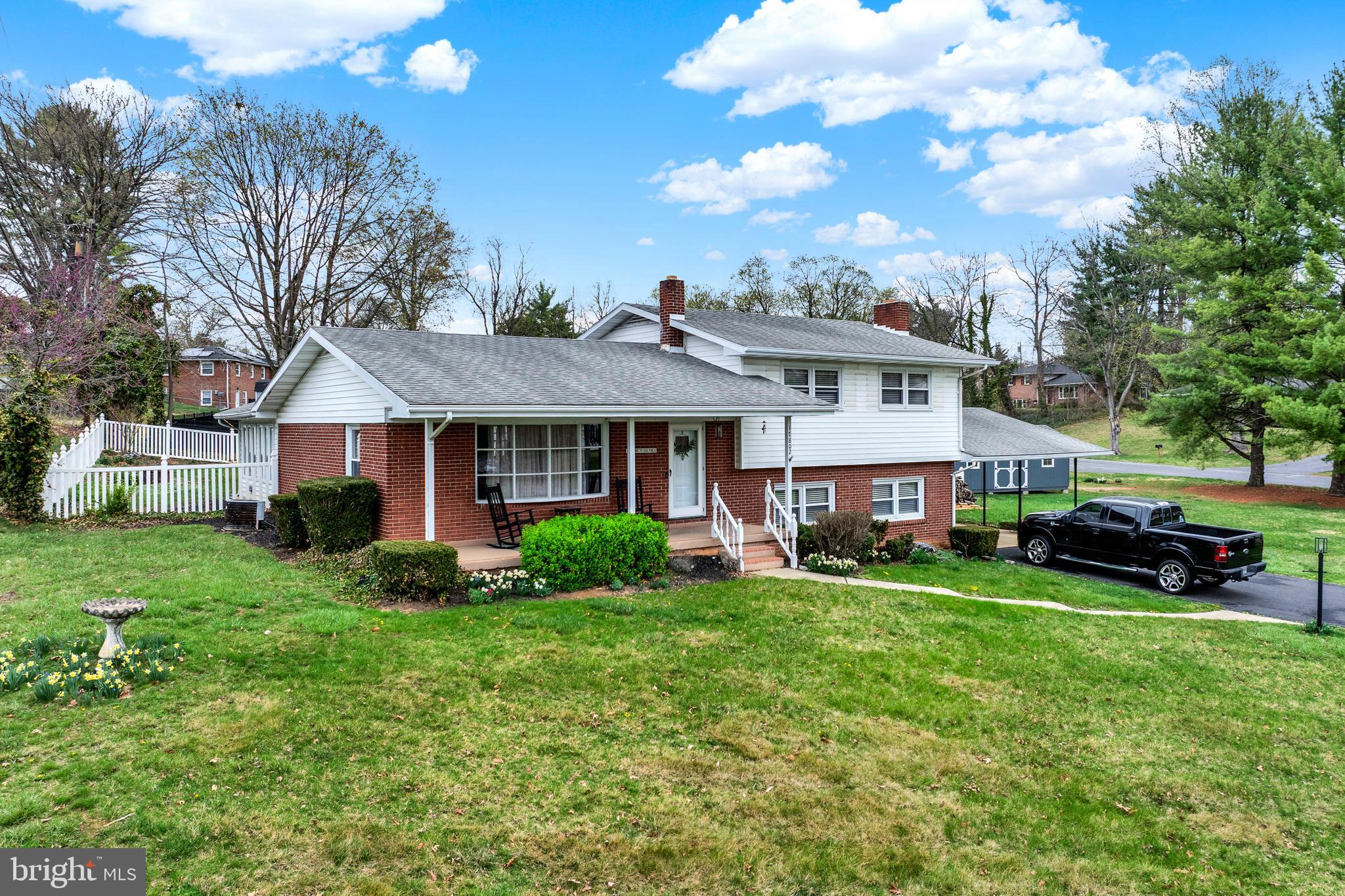 17802 Red Oak Dr