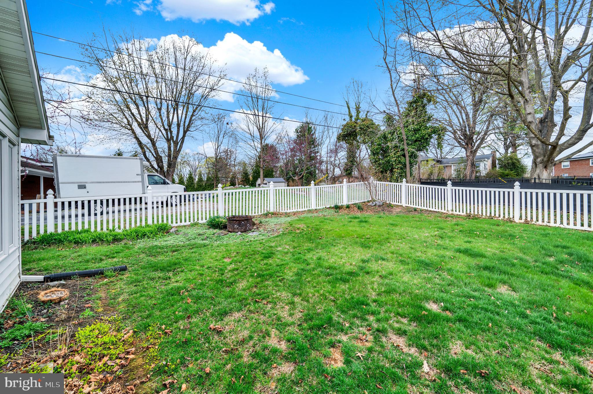 17802 Red Oak Dr