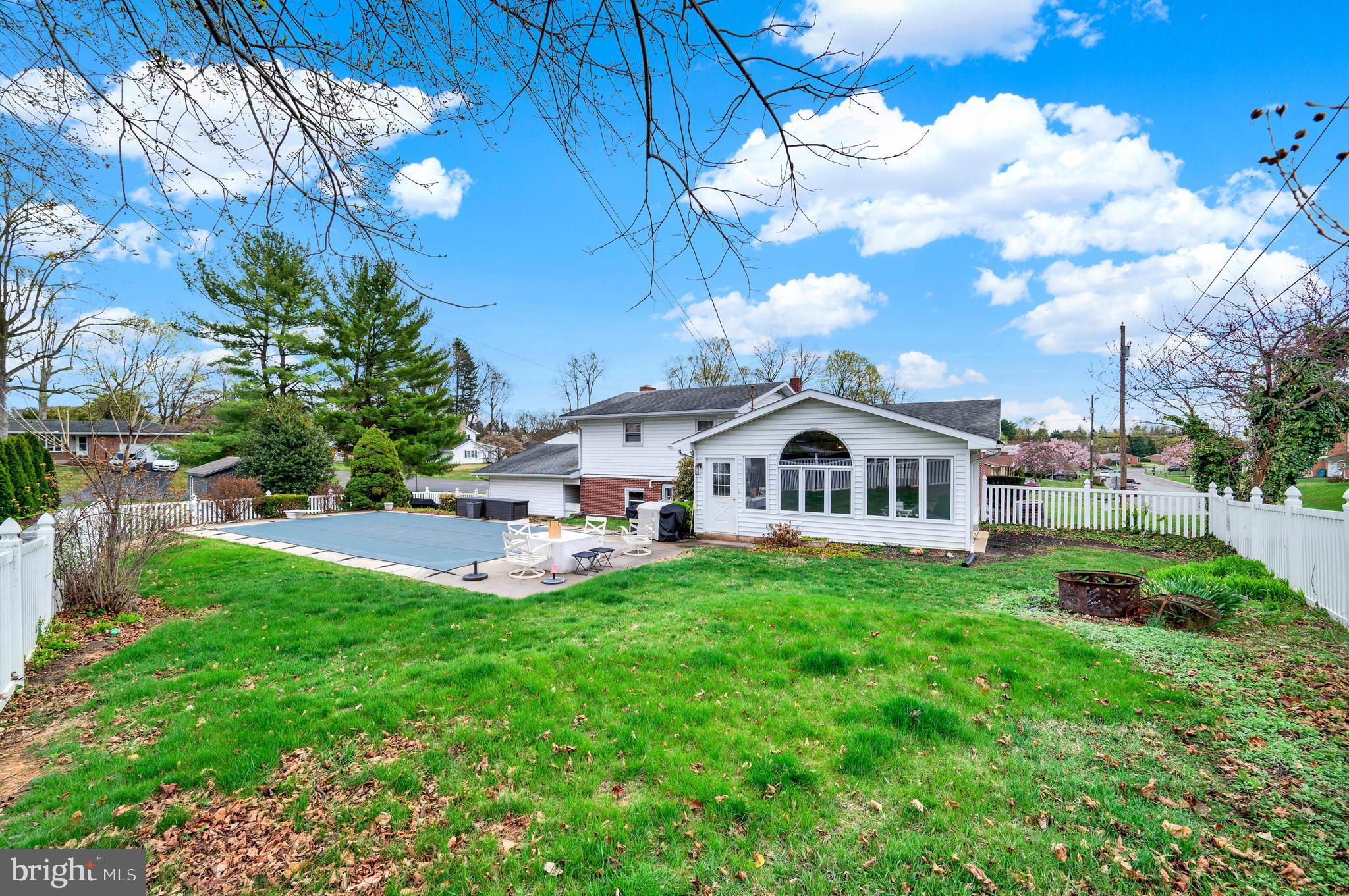 17802 Red Oak Dr