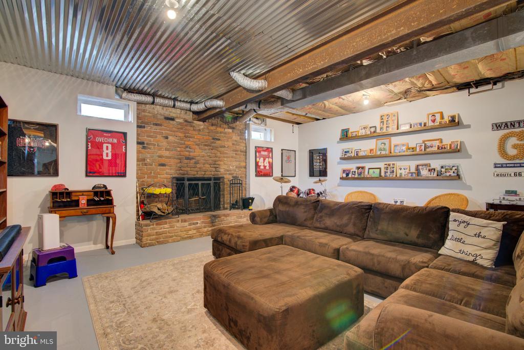 9452 PINEY MOUNTAIN ROAD