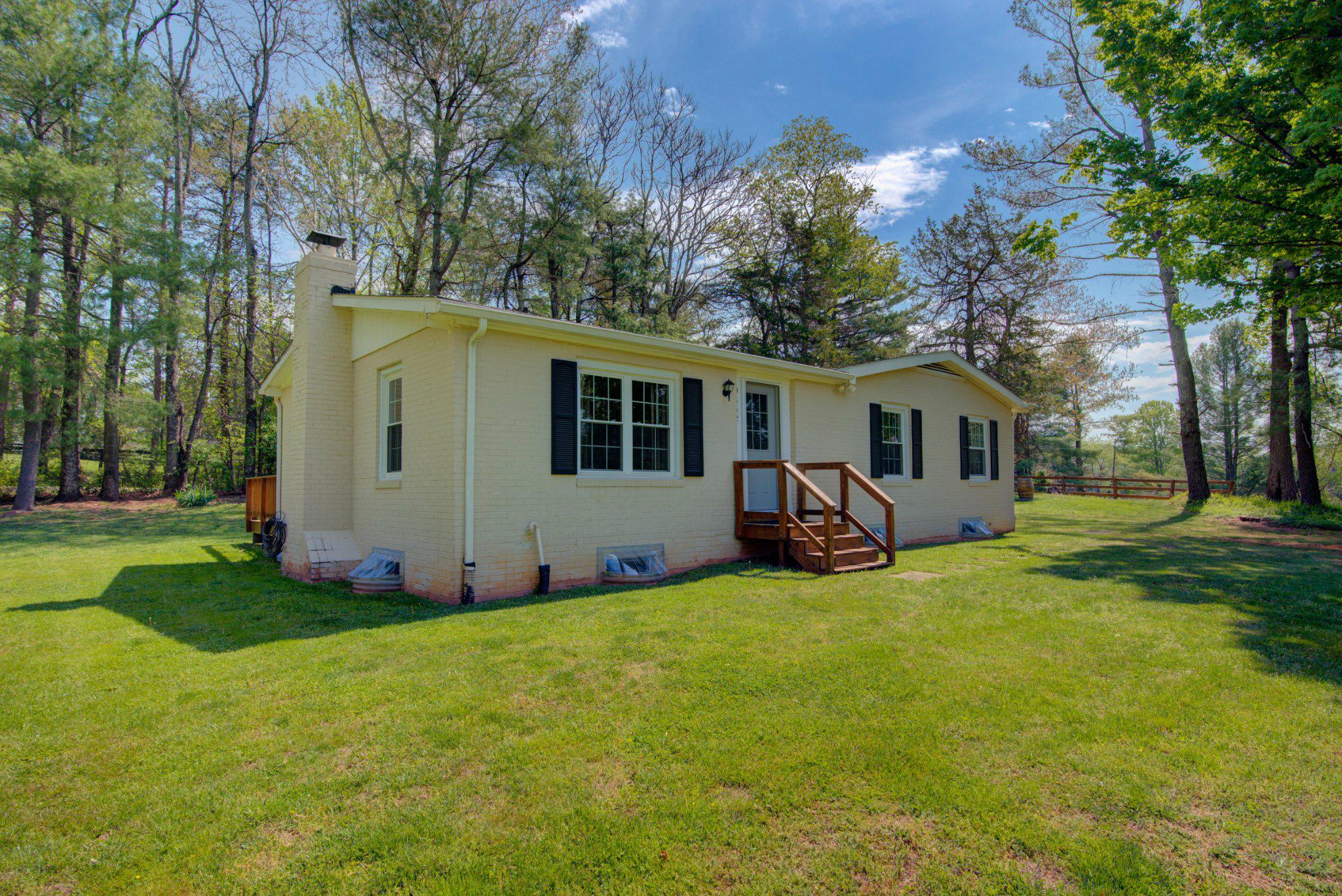 9452 PINEY MOUNTAIN ROAD