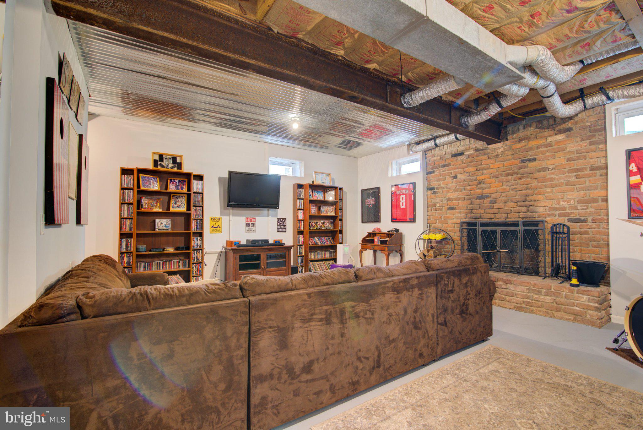 9452 PINEY MOUNTAIN ROAD