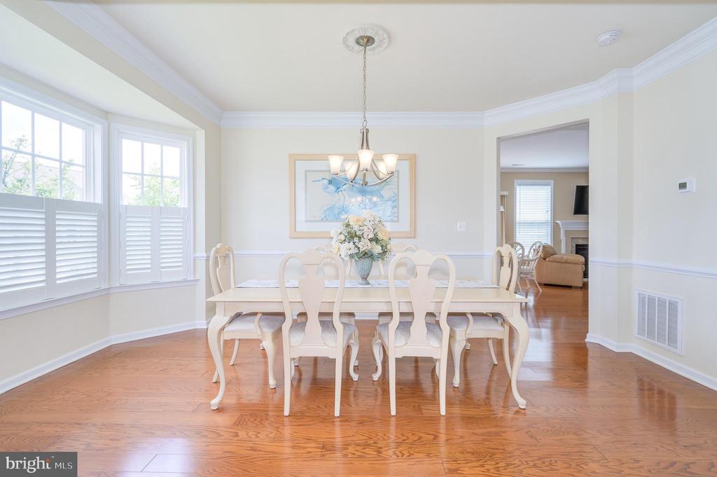 201 STRATHMORE WAY E