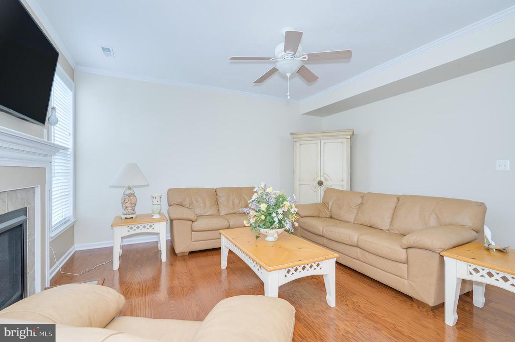 201 STRATHMORE WAY E