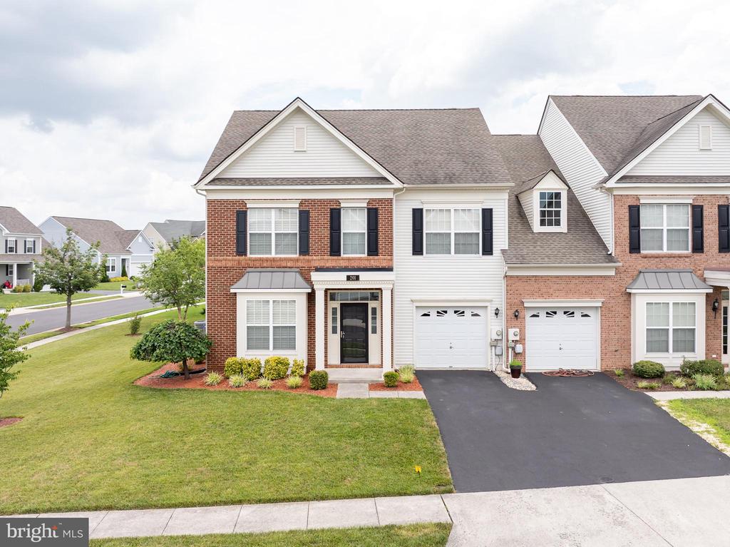 201 STRATHMORE WAY E
