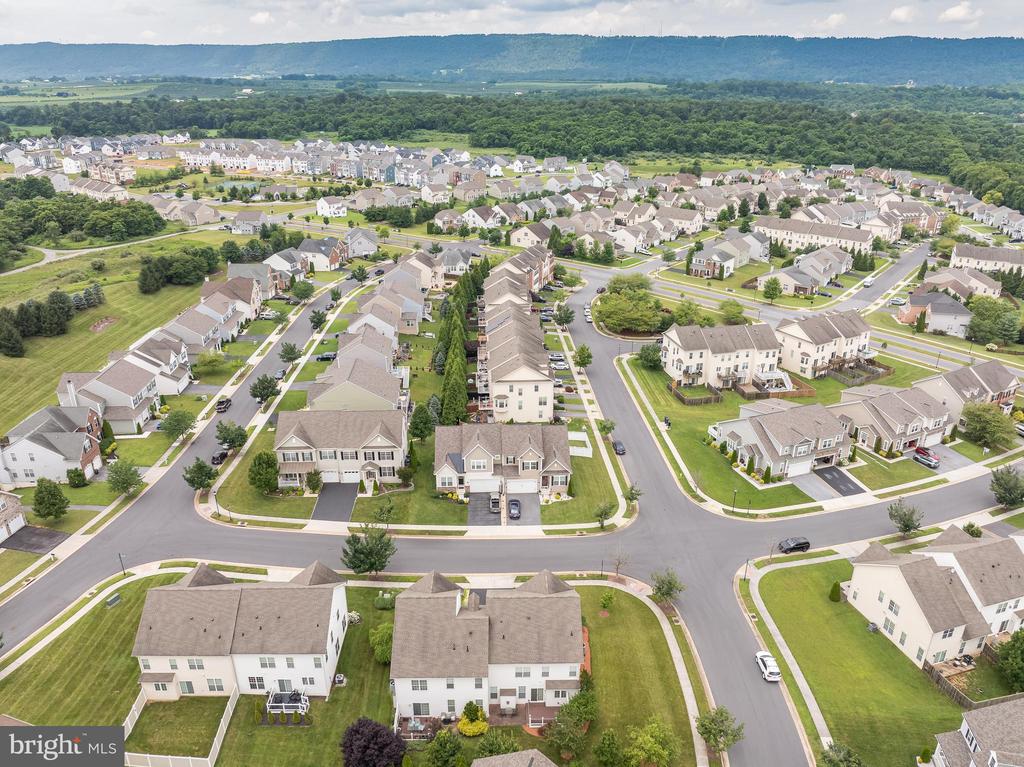 201 STRATHMORE WAY E