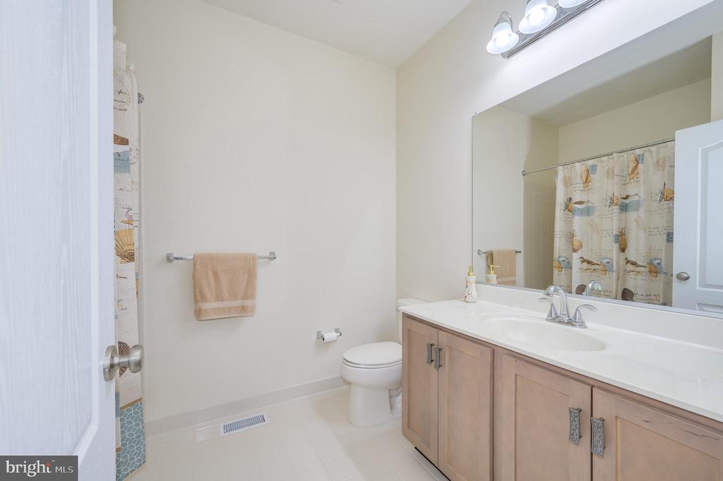 201 STRATHMORE WAY E