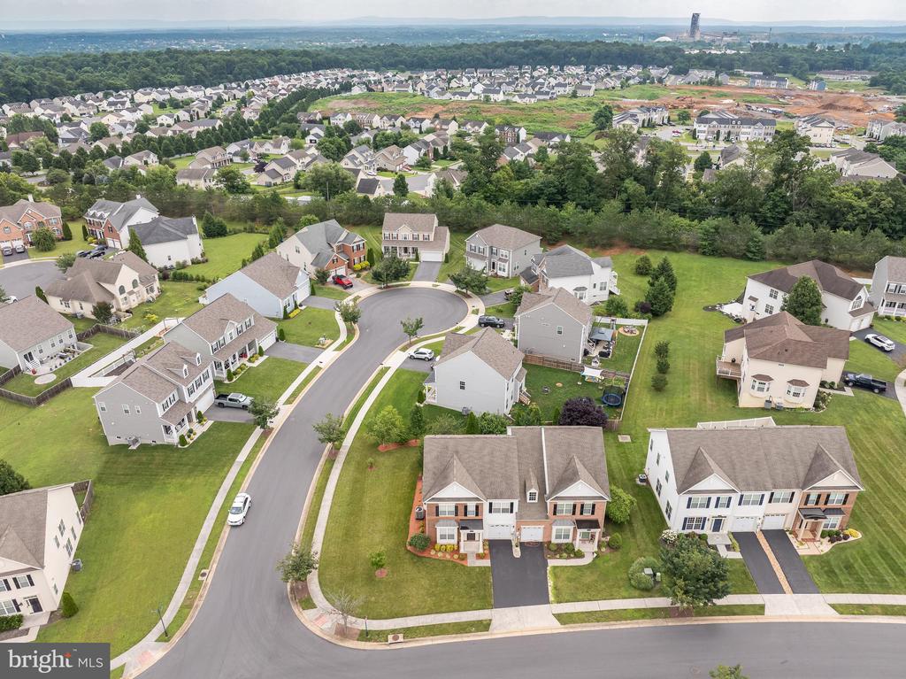 201 STRATHMORE WAY E