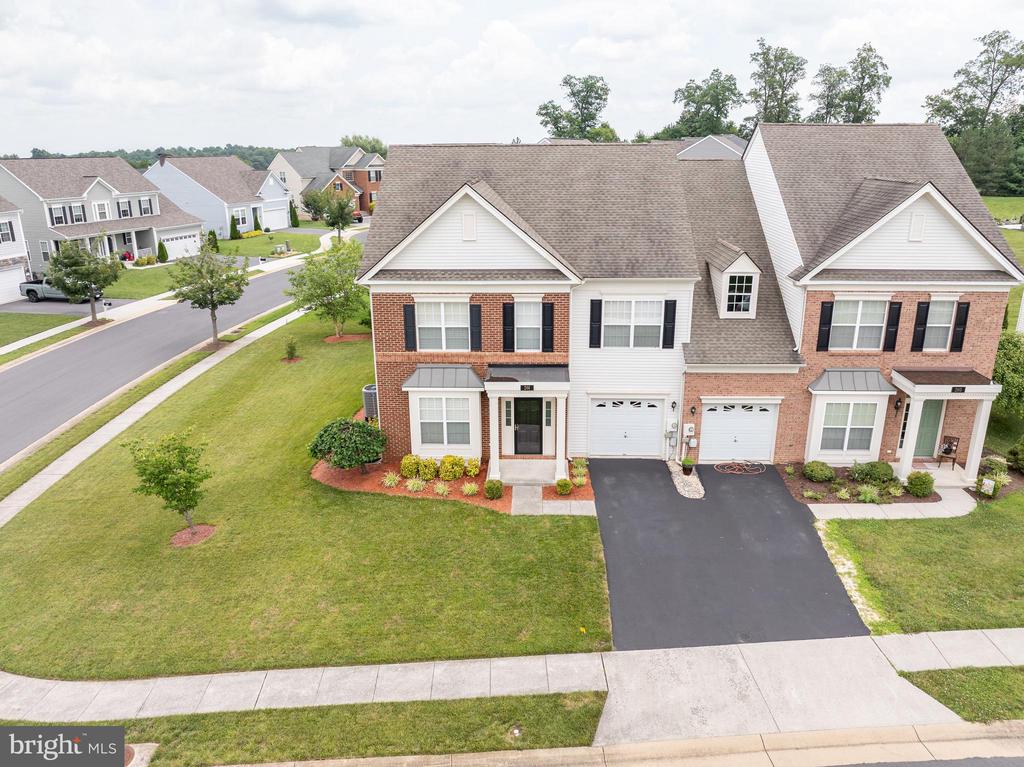 201 STRATHMORE WAY E