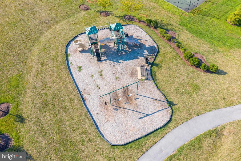 201 STRATHMORE WAY E