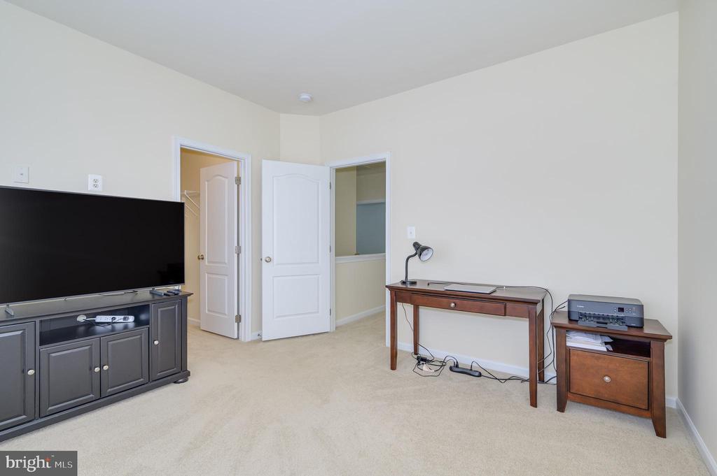 201 STRATHMORE WAY E