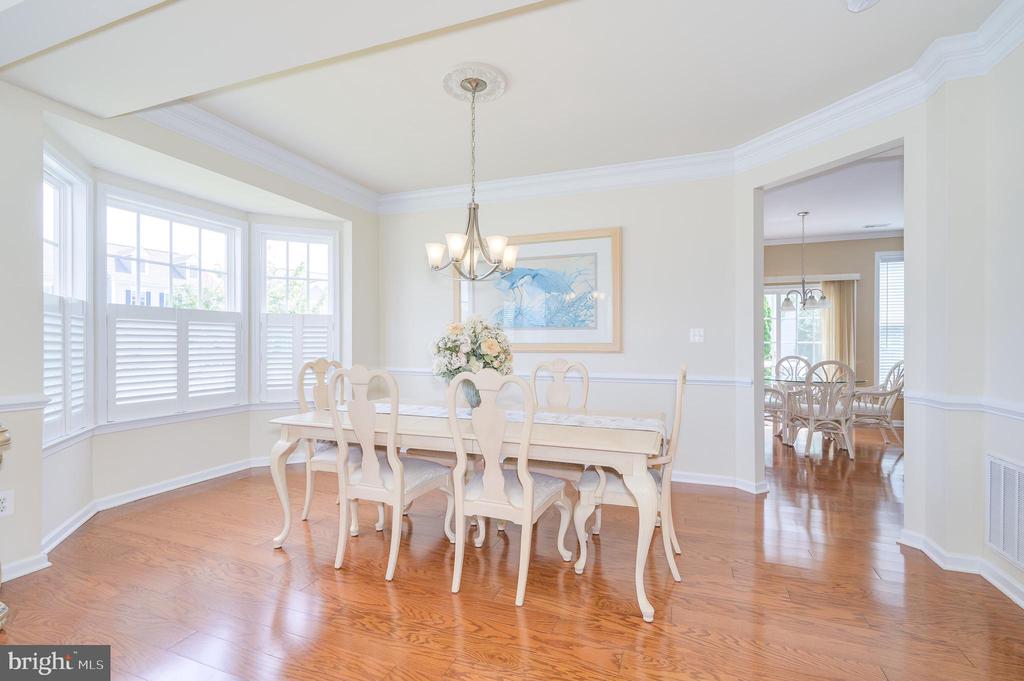 201 STRATHMORE WAY E