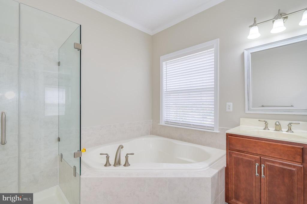 201 STRATHMORE WAY E