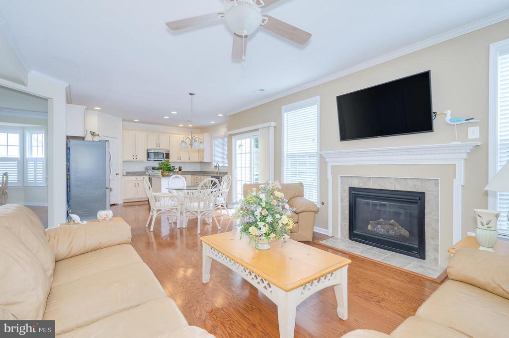 201 STRATHMORE WAY E