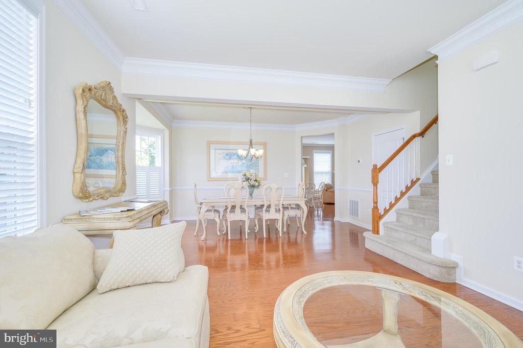 201 STRATHMORE WAY E