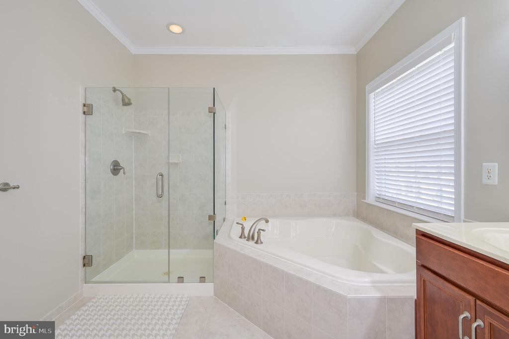 201 STRATHMORE WAY E