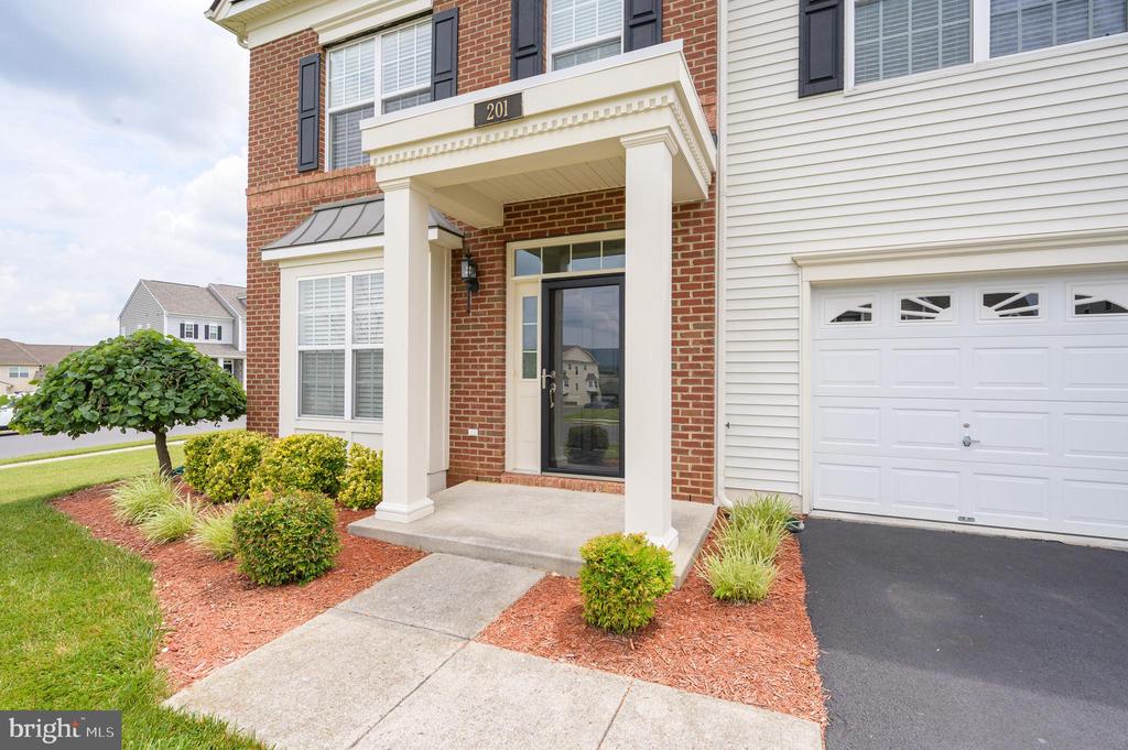 201 STRATHMORE WAY E