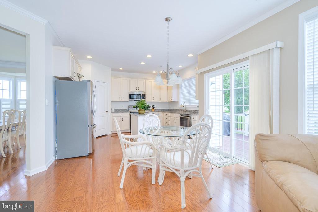 201 STRATHMORE WAY E