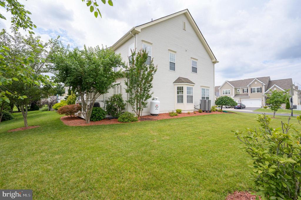 201 STRATHMORE WAY E