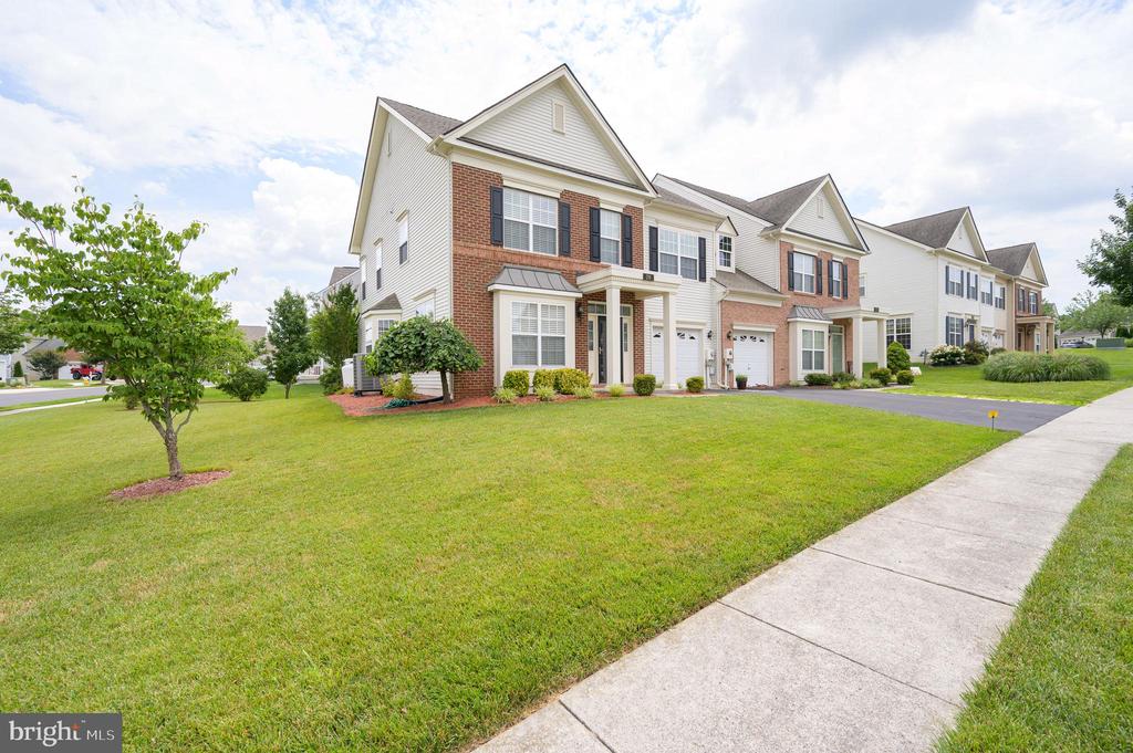 201 STRATHMORE WAY E