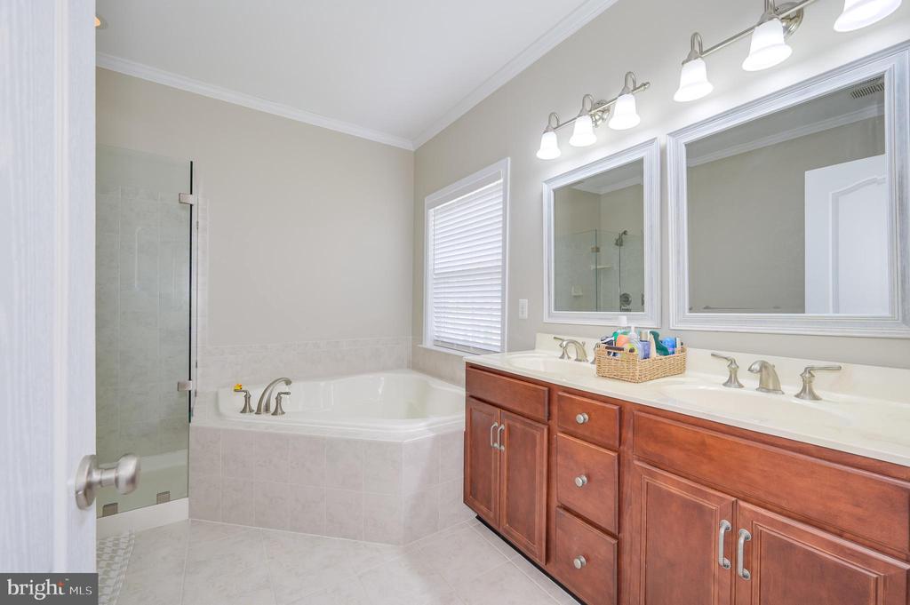201 STRATHMORE WAY E