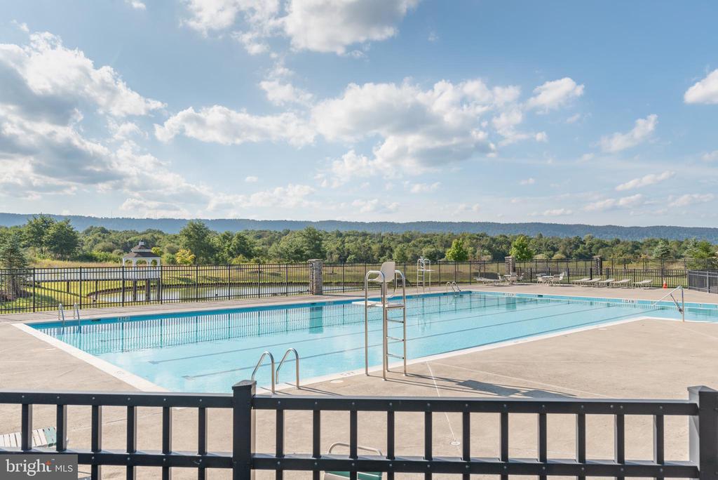 201 STRATHMORE WAY E