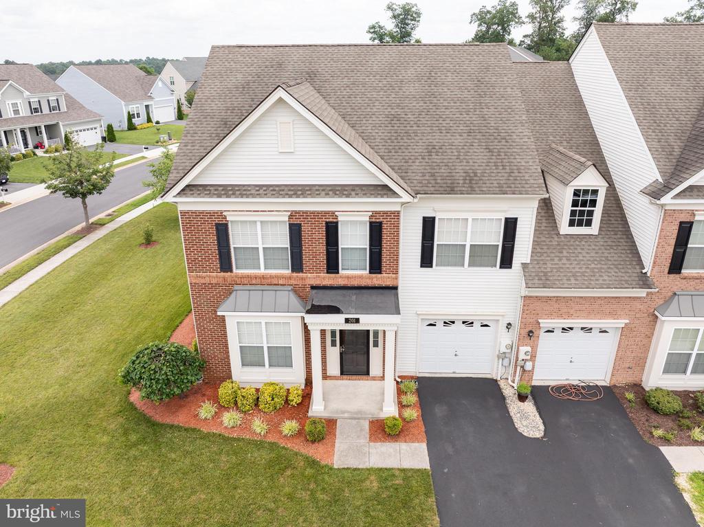 201 STRATHMORE WAY E