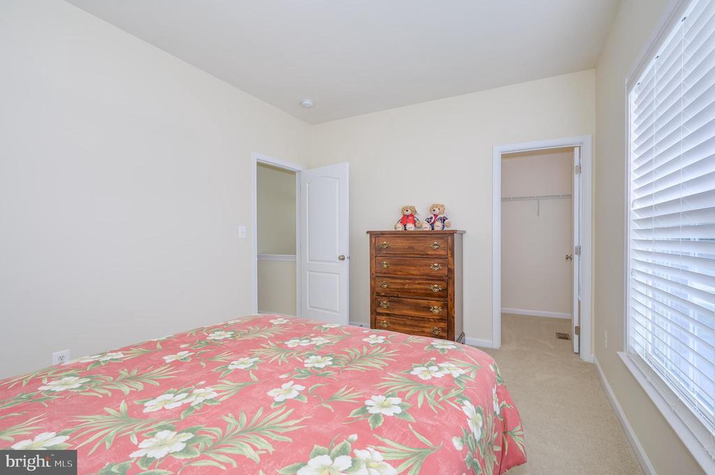 201 STRATHMORE WAY E