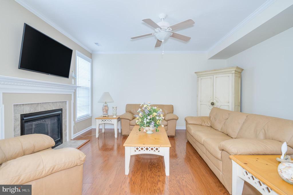 201 STRATHMORE WAY E