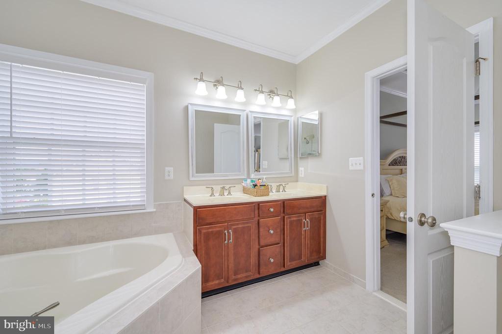 201 STRATHMORE WAY E