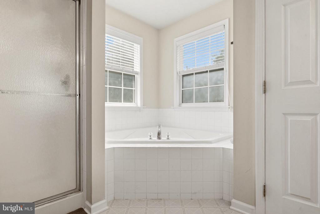 32 LILBURN DRIVE