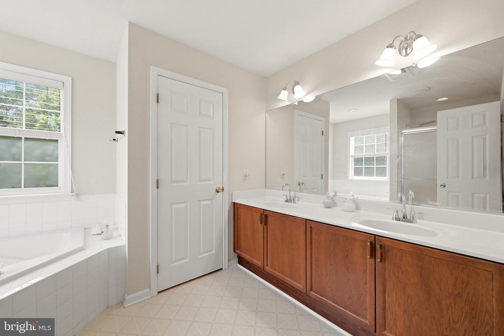 32 LILBURN DRIVE