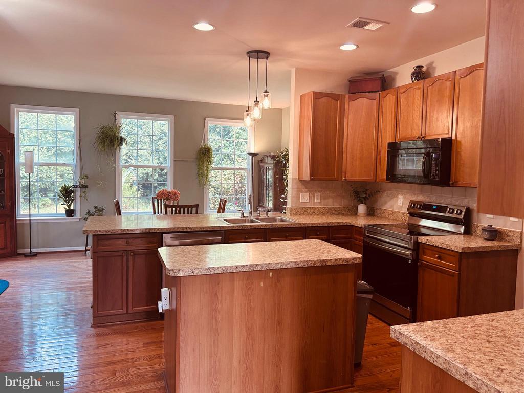 32 LILBURN DRIVE