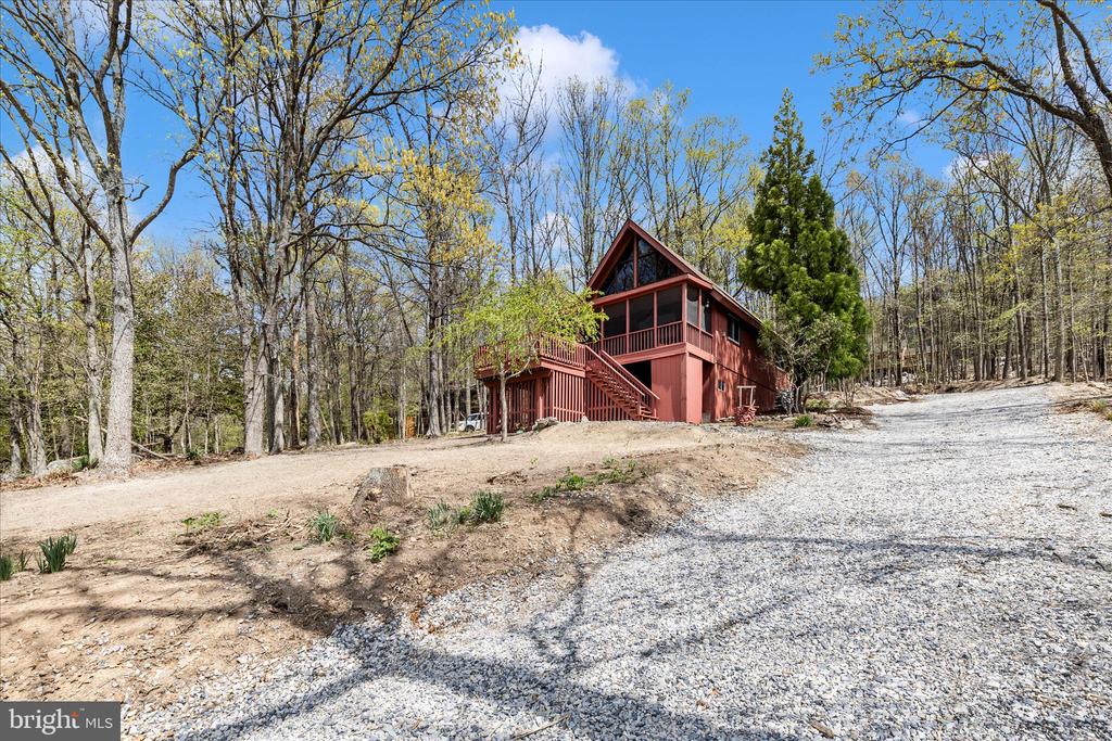742 SKYLINE TRAIL