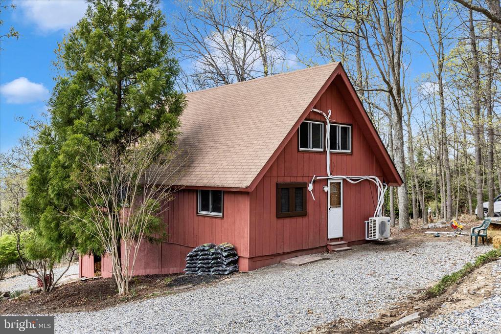 742 SKYLINE TRAIL