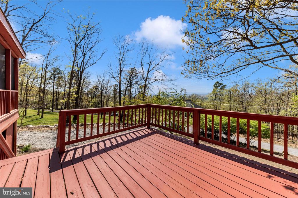 742 SKYLINE TRAIL