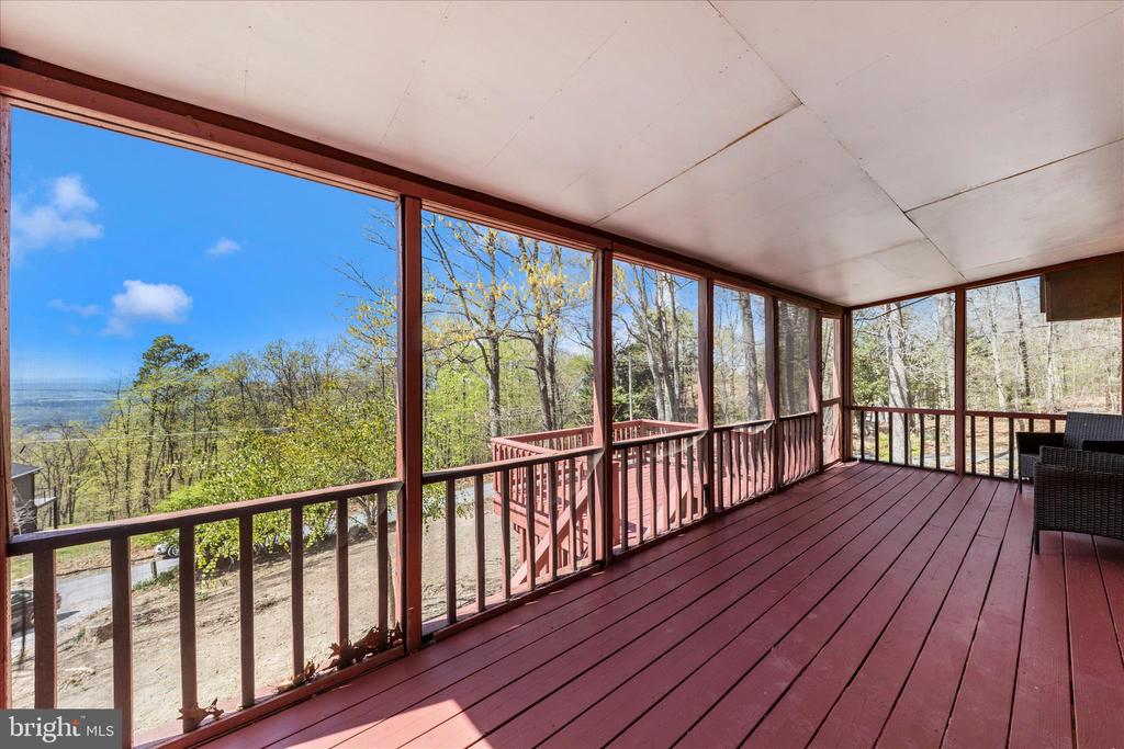 742 SKYLINE TRAIL