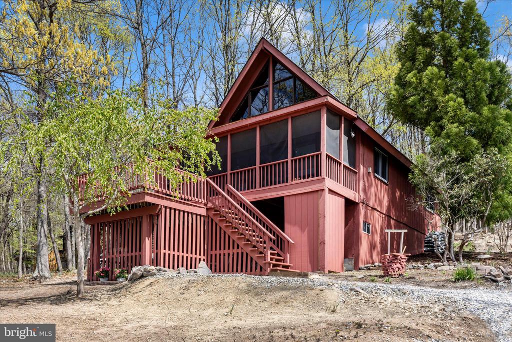 742 SKYLINE TRAIL
