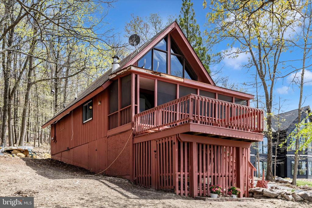 742 SKYLINE TRAIL